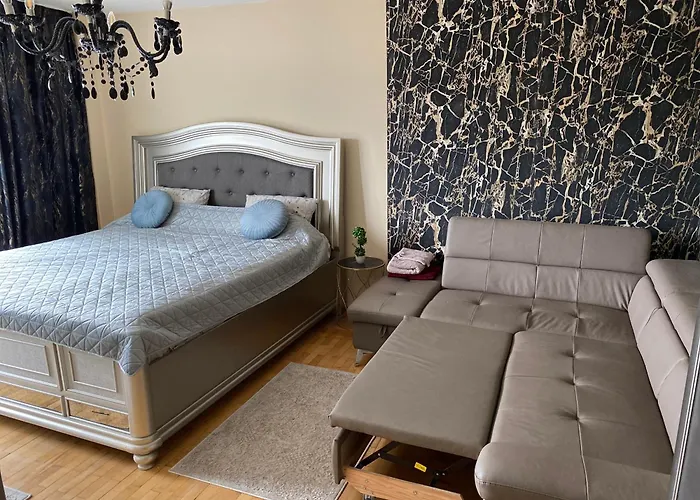 Апартаменти High In The Sky - Unirii