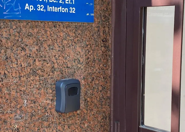 High In The Sky - Unirii アパート